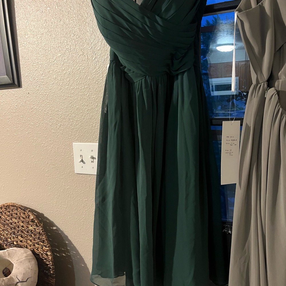 Elegant Strapless Green Midi Bridesmaid Dress with Pockets